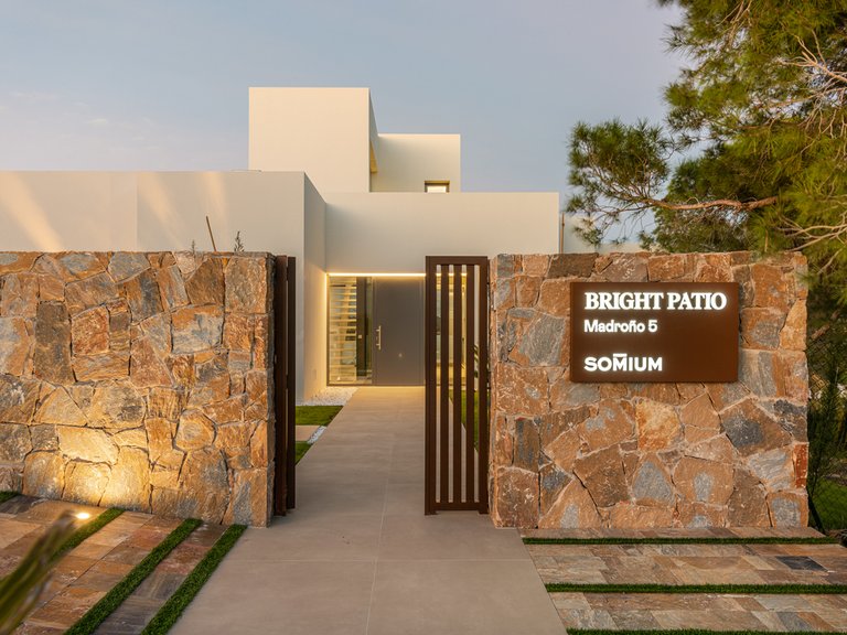 Villa for Sale in Las Colinas Golf Resort, Alicante 2