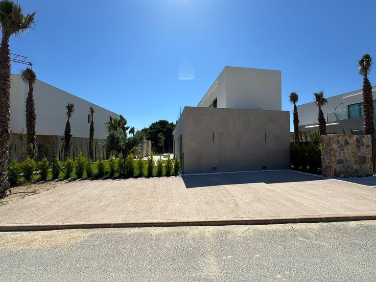 Villa for Sale in Las Colinas Golf Resort, Alicante 30