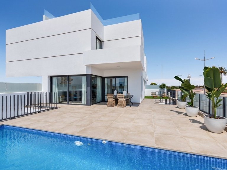Villa for Sale in Dolores, Alicante 1