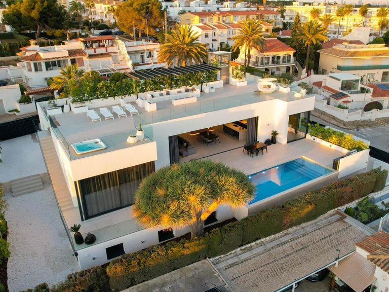Villa for Sale in Alfaz Del Pi, Alicante 4