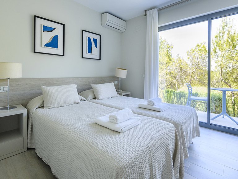 Villa for Sale in Las Colinas Golf Resort, Alicante 2