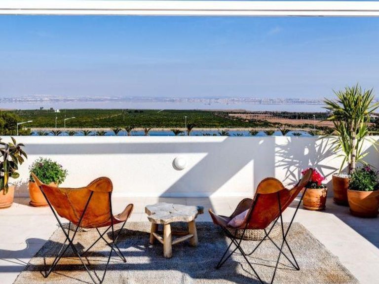 Villa for Sale in Torrevieja, Alicante 3