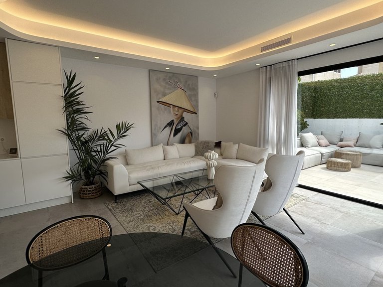 Villa for Sale in Los Altos, Alicante 4