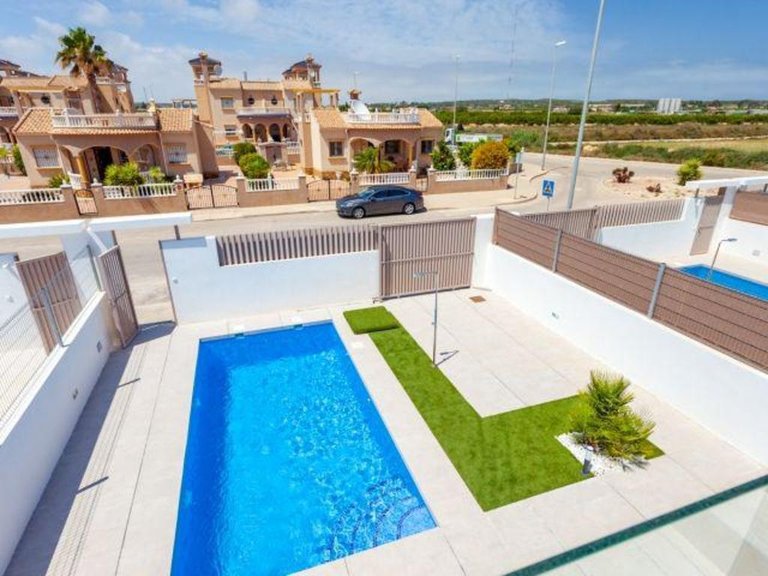 Villa for Sale in Guardamar Del Segura, Alicante 16