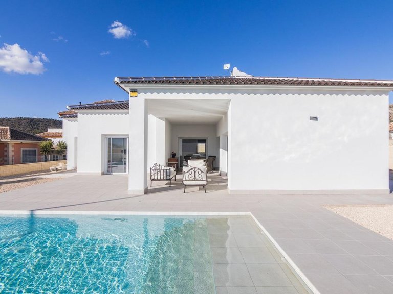 Villa for Sale in Pinoso, Alicante 1