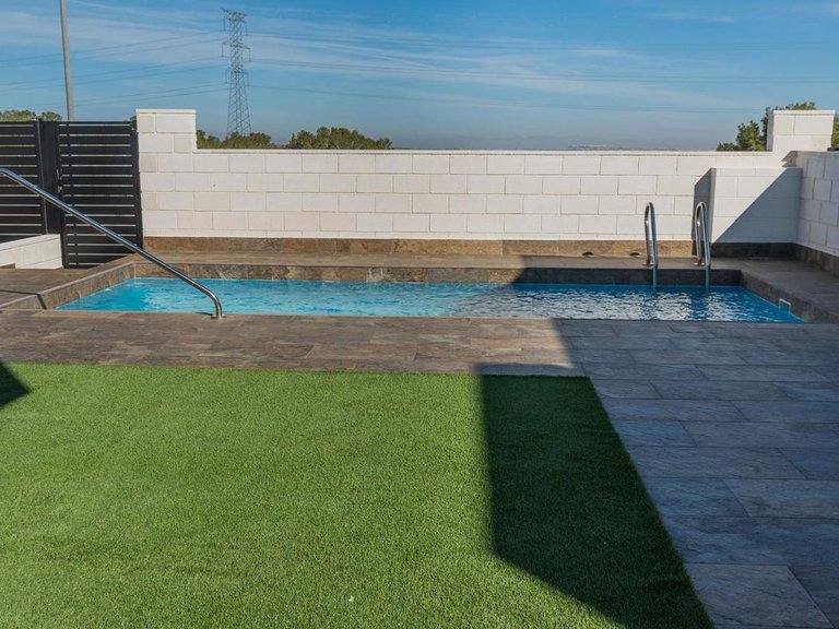 Villa for Sale in Villamartin, Alicante 3
