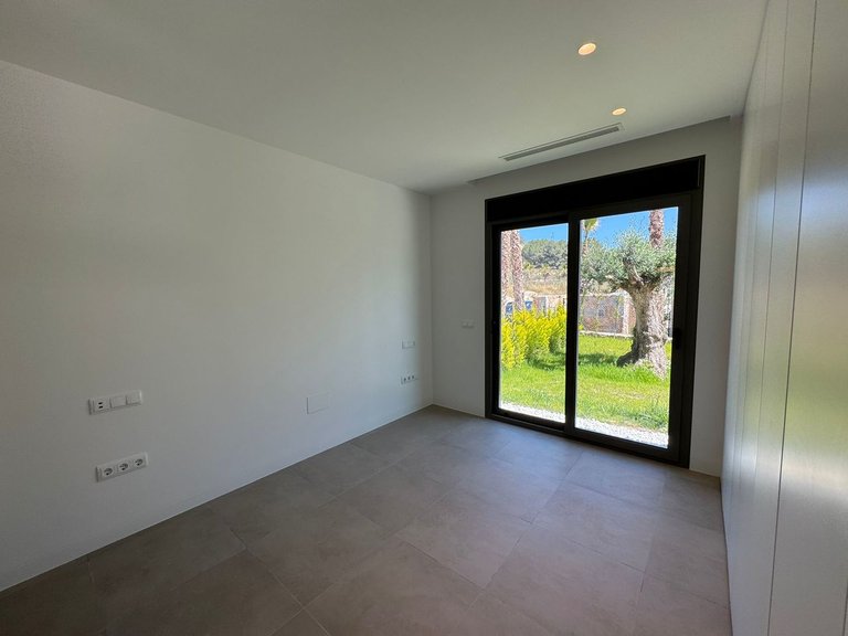 Villa for Sale in Las Colinas Golf Resort, Alicante 25