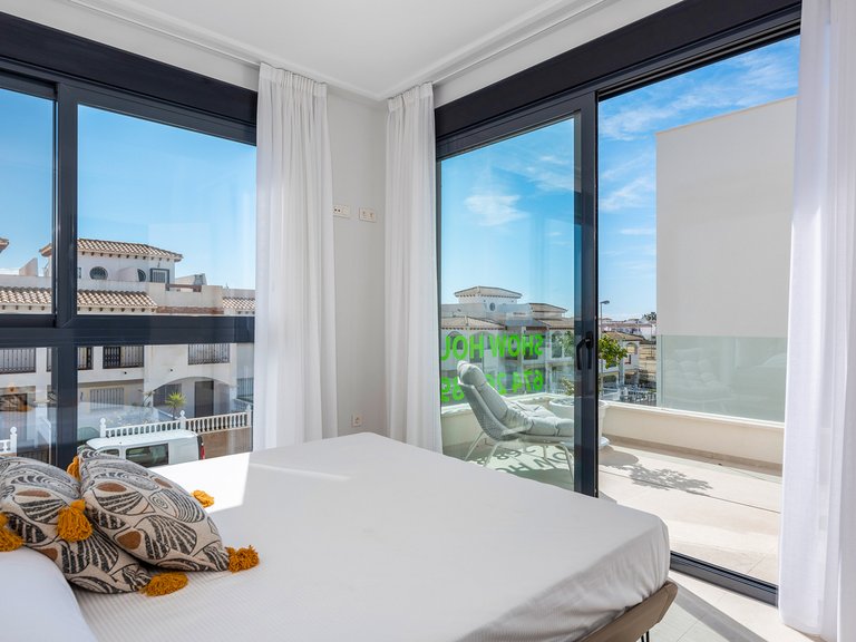 Villa for Sale in Cabo Roig, Alicante 16