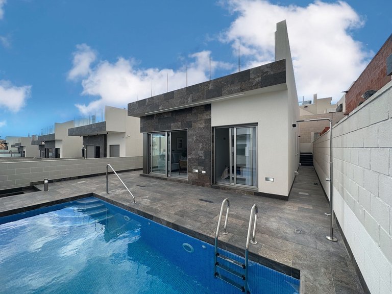 Villa for Sale in Villamartin, Alicante 23