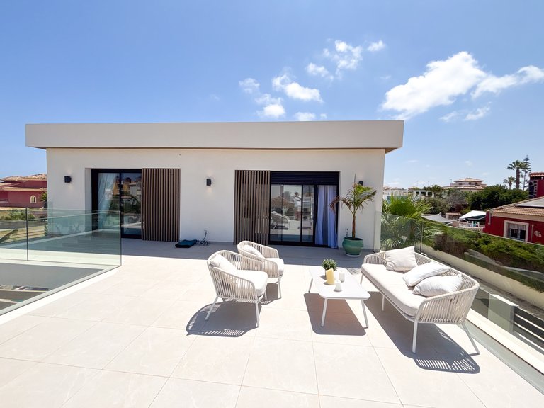 Villa for Sale in Cabo Roig, Alicante 44