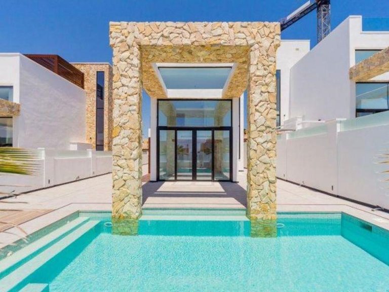 Villa for Sale in Torrevieja, Alicante 12