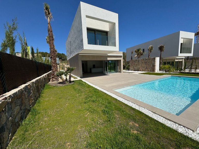 Villa for Sale in Las Colinas Golf Resort, Alicante 13