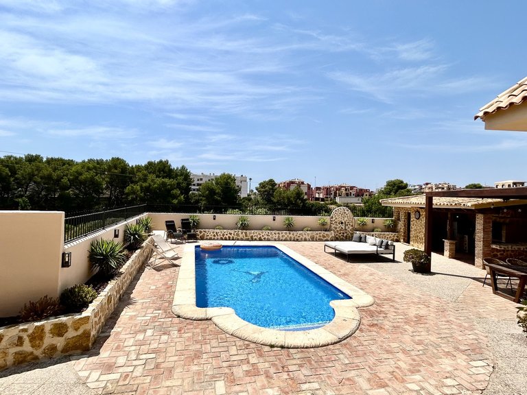 Villa for Sale in La Zenia, Alicante 2