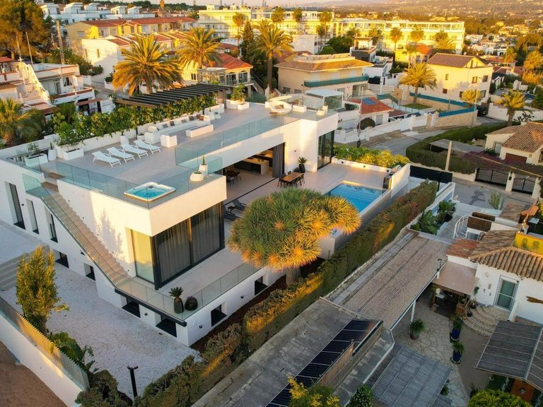 Villa for Sale in Alfaz Del Pi, Alicante 3