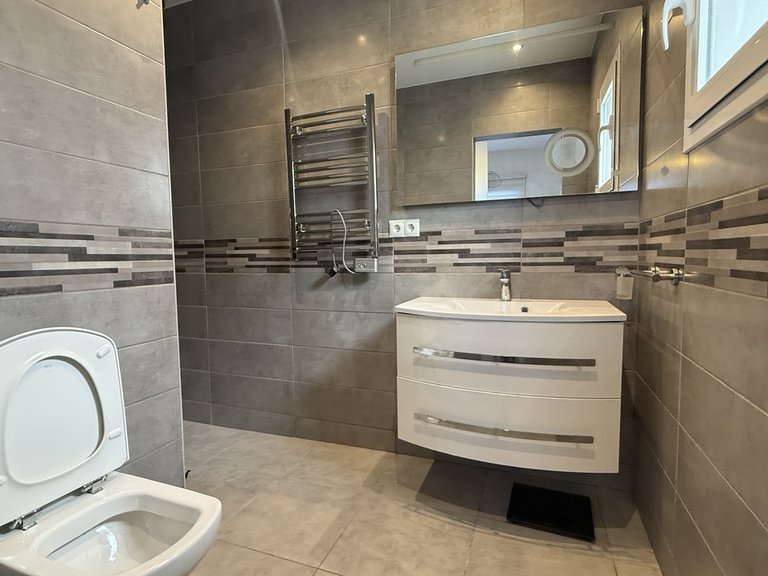 Villa for Sale in Villamartin, Alicante 38