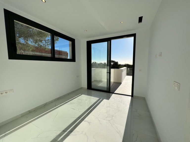 Villa for Sale in Las Colinas Golf Resort, Alicante 12