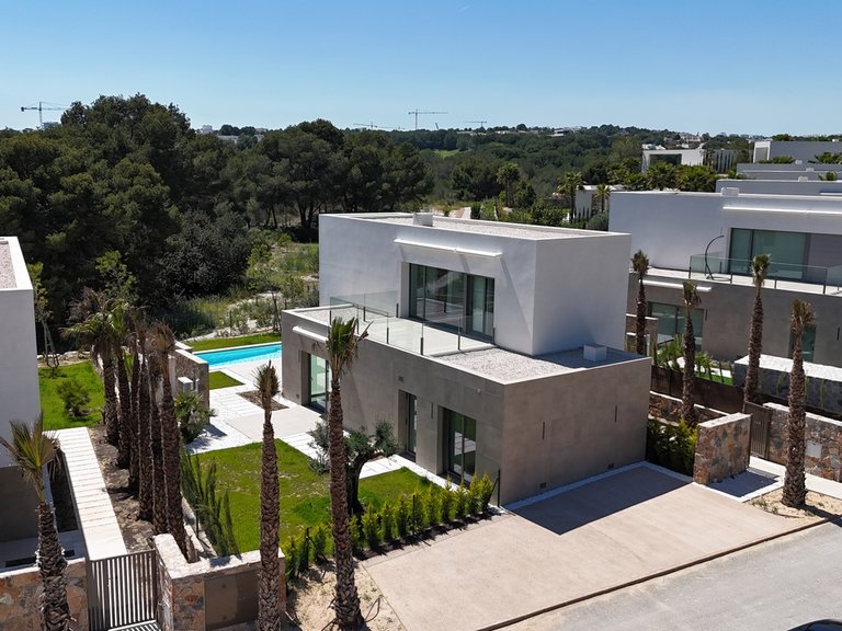 Villa for Sale in Las Colinas Golf Resort, Alicante 6