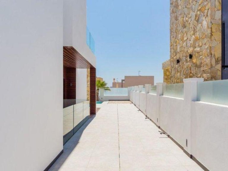 Villa for Sale in Torrevieja, Alicante 3