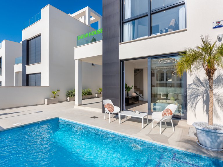 Villa for Sale in Cabo Roig, Alicante 22