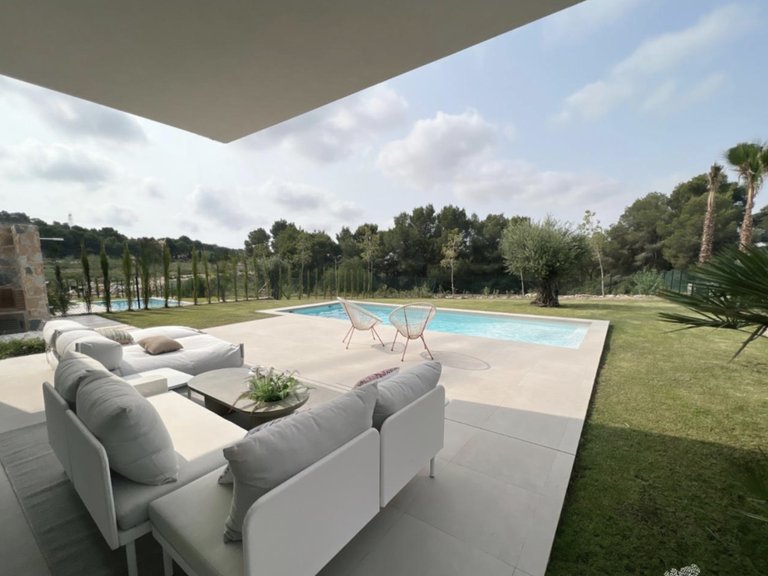Villa for Sale in Las Colinas Golf Resort, Alicante 11