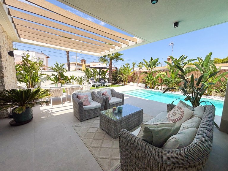 Villa for Sale in Cabo Roig, Alicante 7