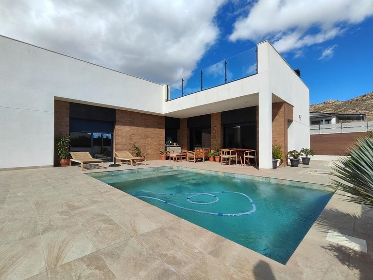 Villa for Sale in Pinoso, Alicante 1
