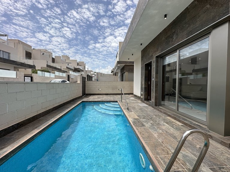 Villa for Sale in Playa Flamenca, Alicante 3
