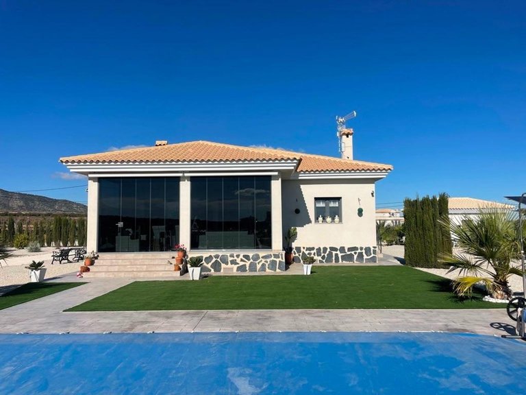 Villa for Sale in Pinoso, Alicante 1