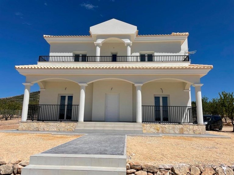 Villa for Sale in Pinoso, Alicante 1
