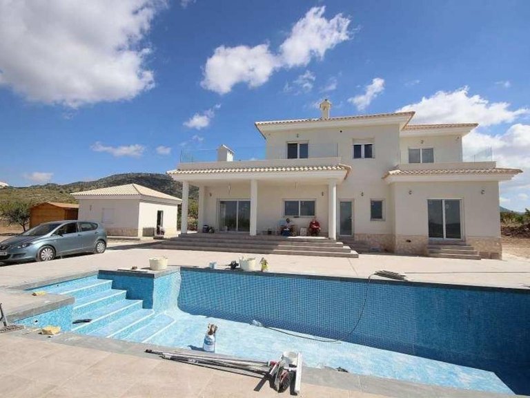 Villa for Sale in Pinoso, Alicante 1