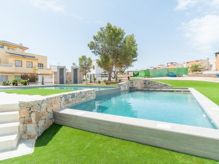 Villa for Sale in Torrevieja, Alicante 3