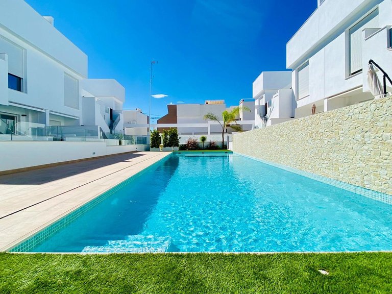 Villa for Sale in Pilar De La Horadada, Alicante 1