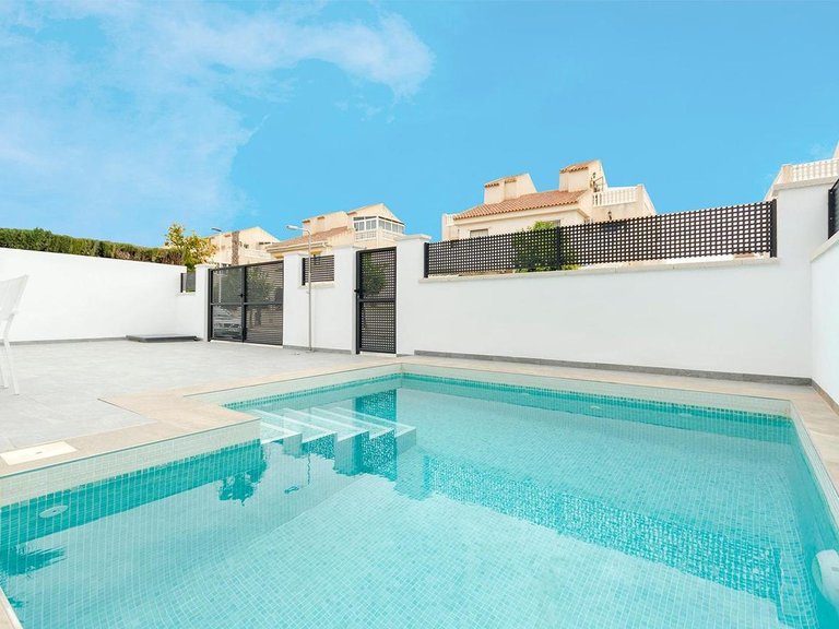 Villa for Sale in Torrevieja, Alicante 42