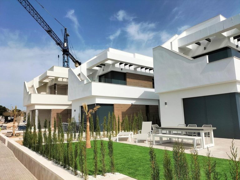 Villa for Sale in Pilar De La Horadada, Alicante 1