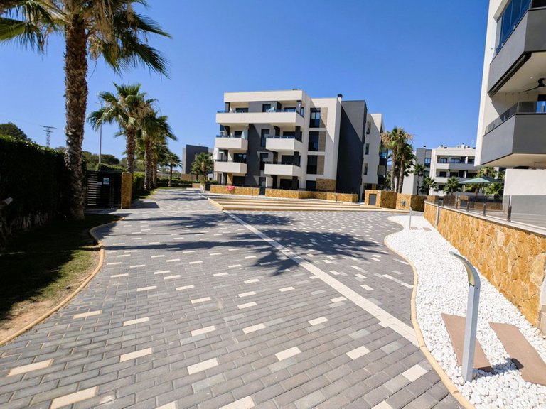 Apartment for Sale in Los Altos, Alicante 39