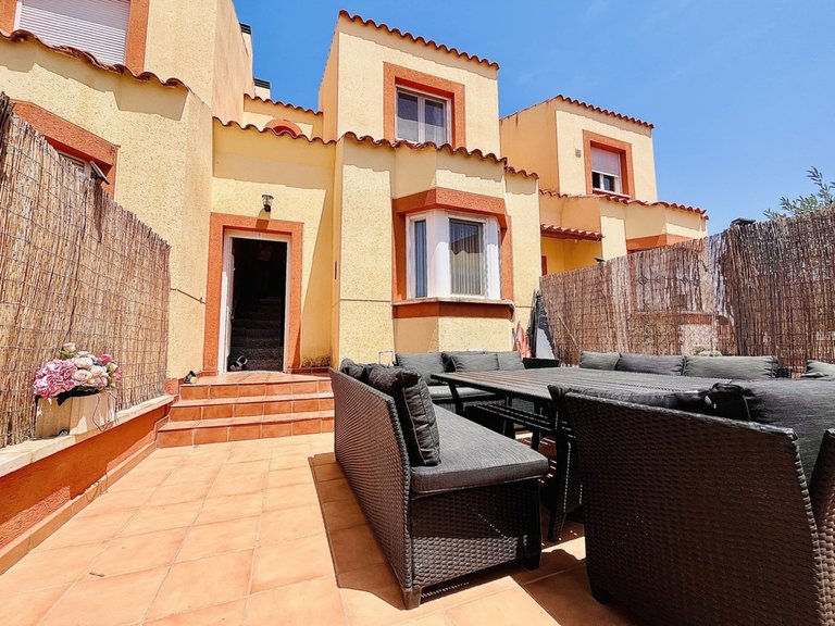 Villa for Sale in Cabo Roig, Alicante 2