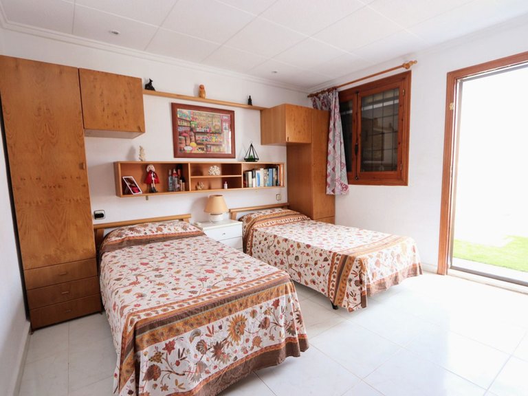 Villa for Sale in Mil Palmeras, Alicante 20