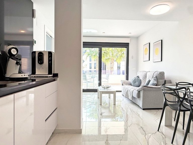 Apartment for Sale in Los Altos, Alicante 3