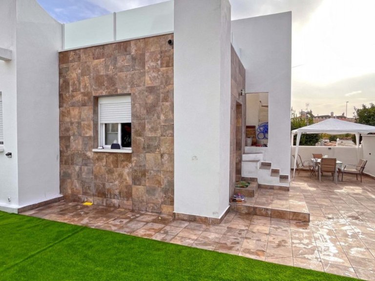 Villa for Sale in Playa Flamenca, Alicante 6