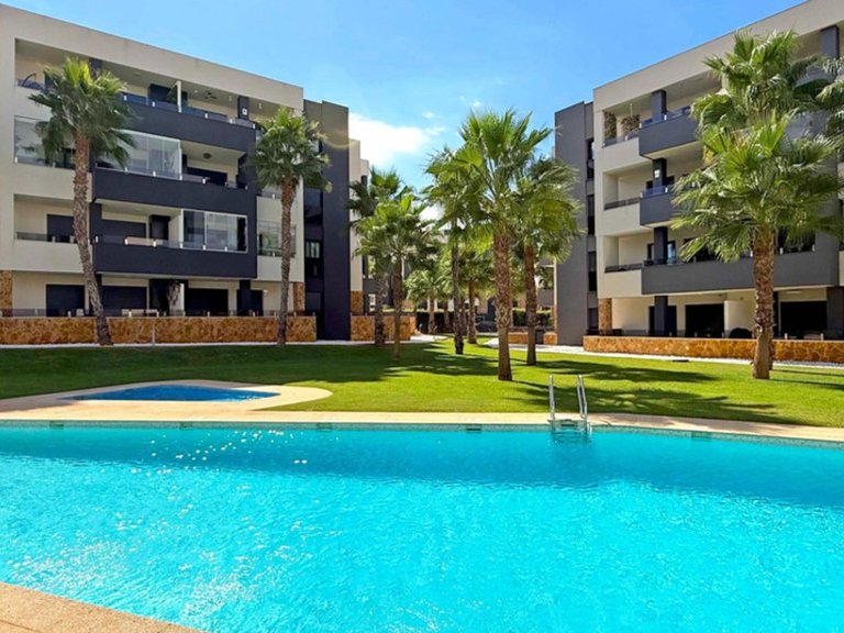 Apartment for Sale in Los Altos, Alicante 1