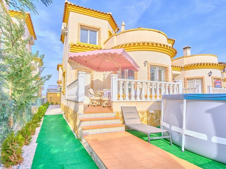 Villa for Sale in Los Montesinos, Alicante 1