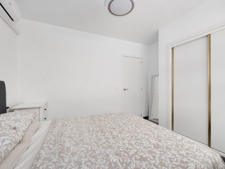 Apartment for Sale in Punta Prima, Alicante 20