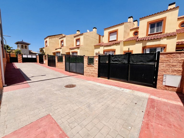 Villa for Sale in Cabo Roig, Alicante 24
