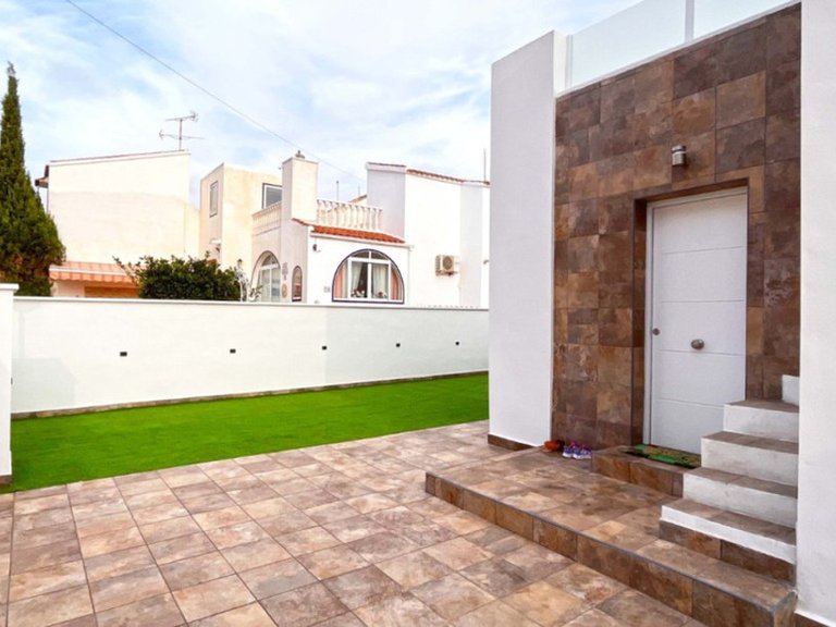 Villa for Sale in Playa Flamenca, Alicante 8