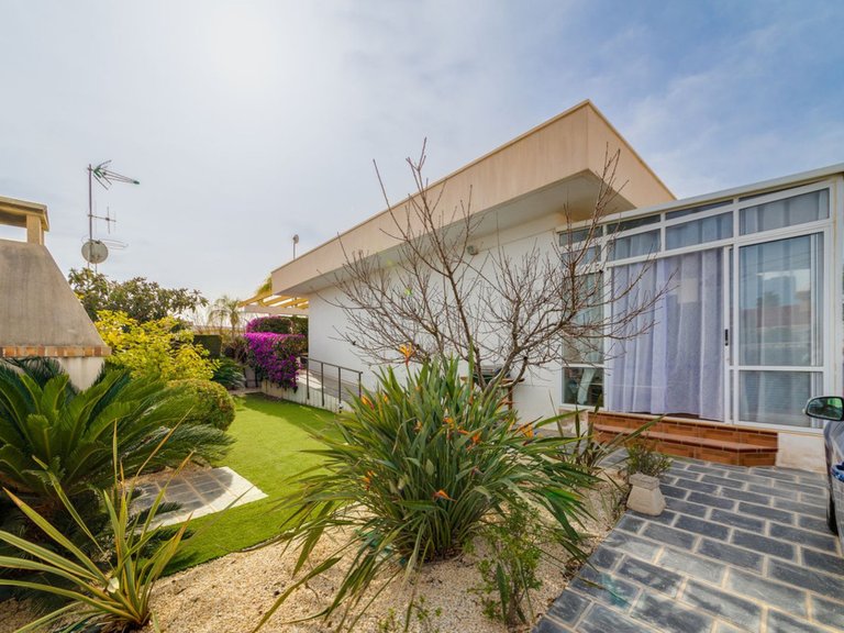 Villa for Sale in Mil Palmeras, Alicante 45