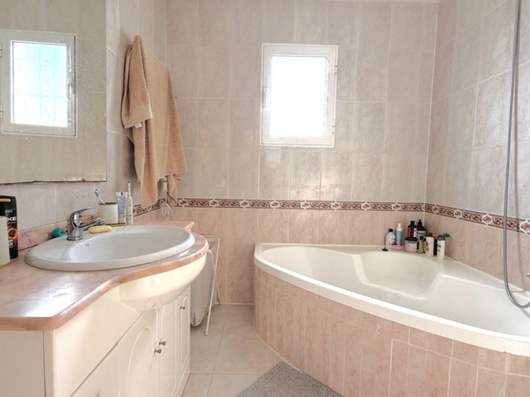 Villa for Sale in Torrevieja, Alicante 16