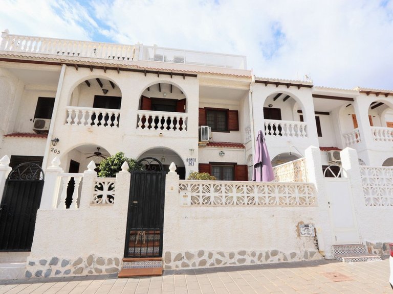 Villa for Sale in Mil Palmeras, Alicante 31