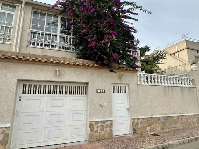 Villa for Sale in Los Altos, Alicante 41