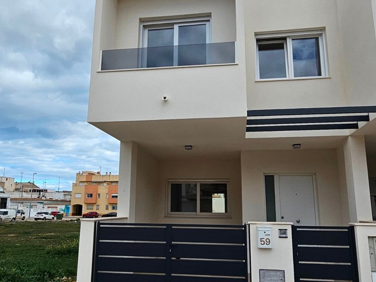 Villa for Sale in Pilar De La Horadada, Alicante 1