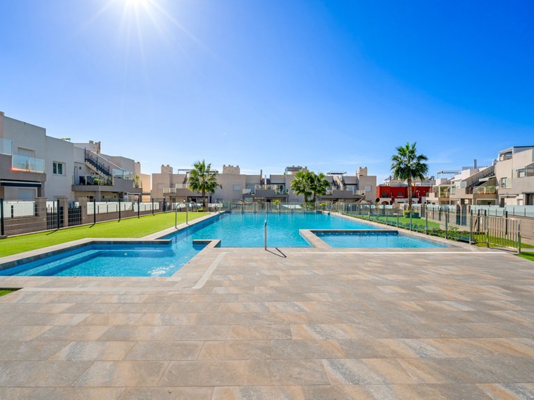 Villa for Sale in Torrevieja, Alicante 28